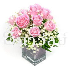 12 Pink roses in a glass vase